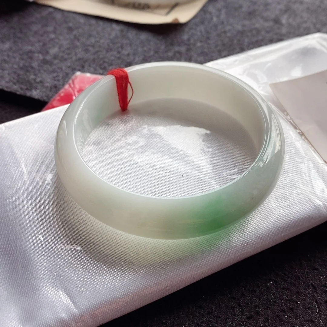 翡翠未镶嵌手镯55白底青
