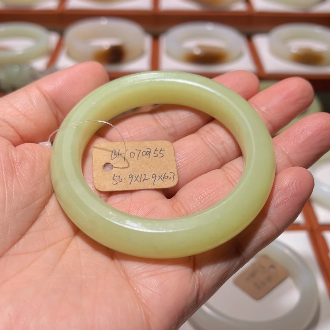 和田玉（黄玉）手镯未镶嵌