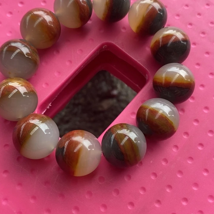 未镶嵌石英质玉（黄龙玉）颈饰