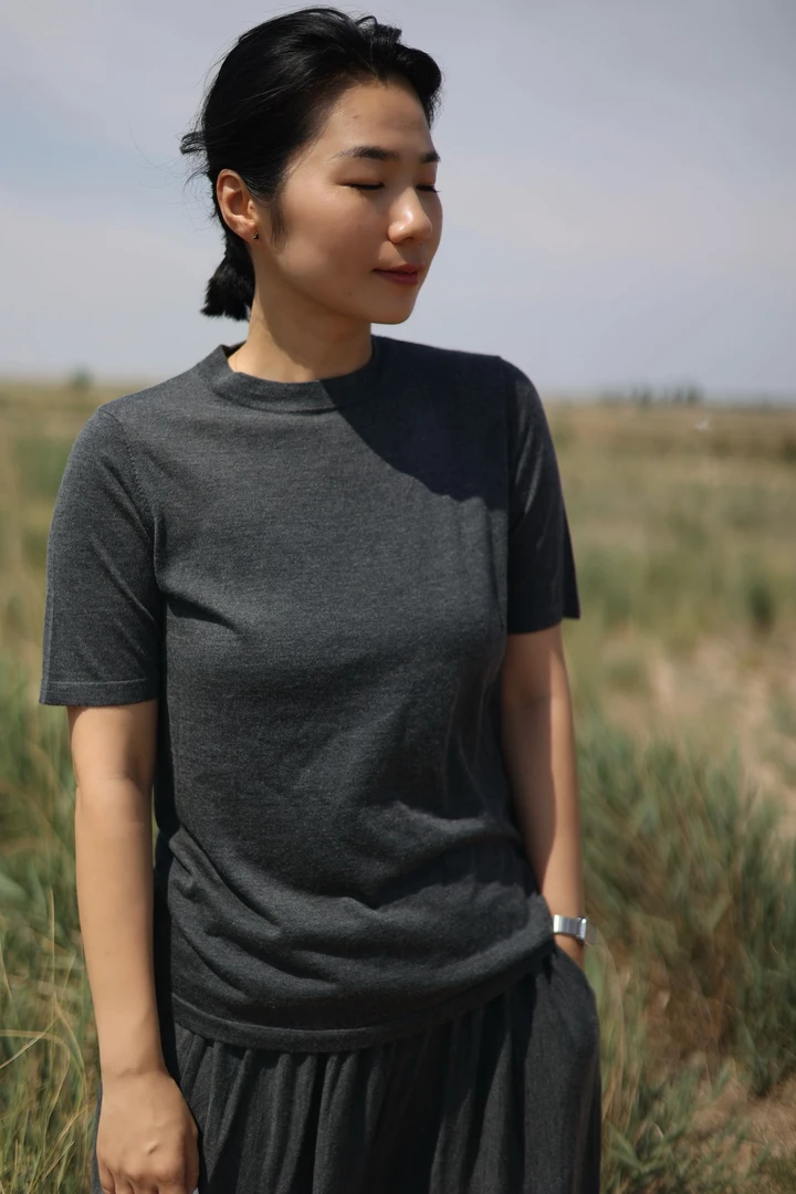 见暖-简约休闲精纺桑蚕丝羊绒针织短袖