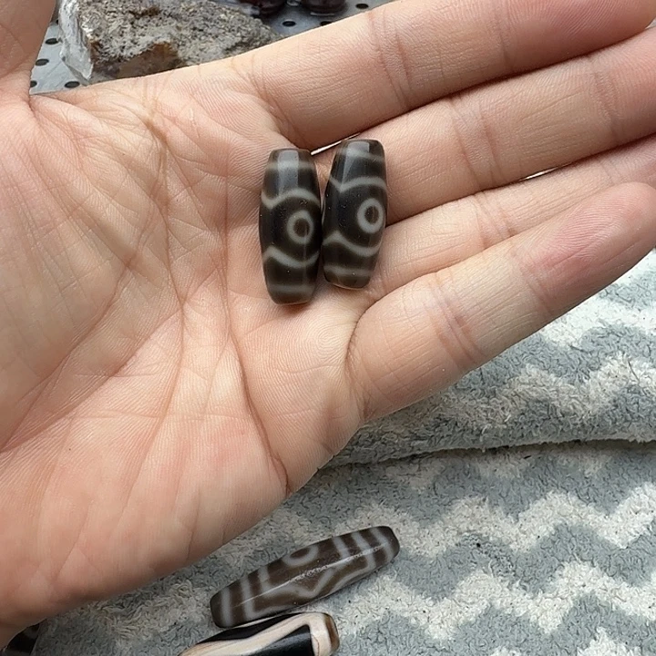 不****玛瑙/玉髓颈饰合金