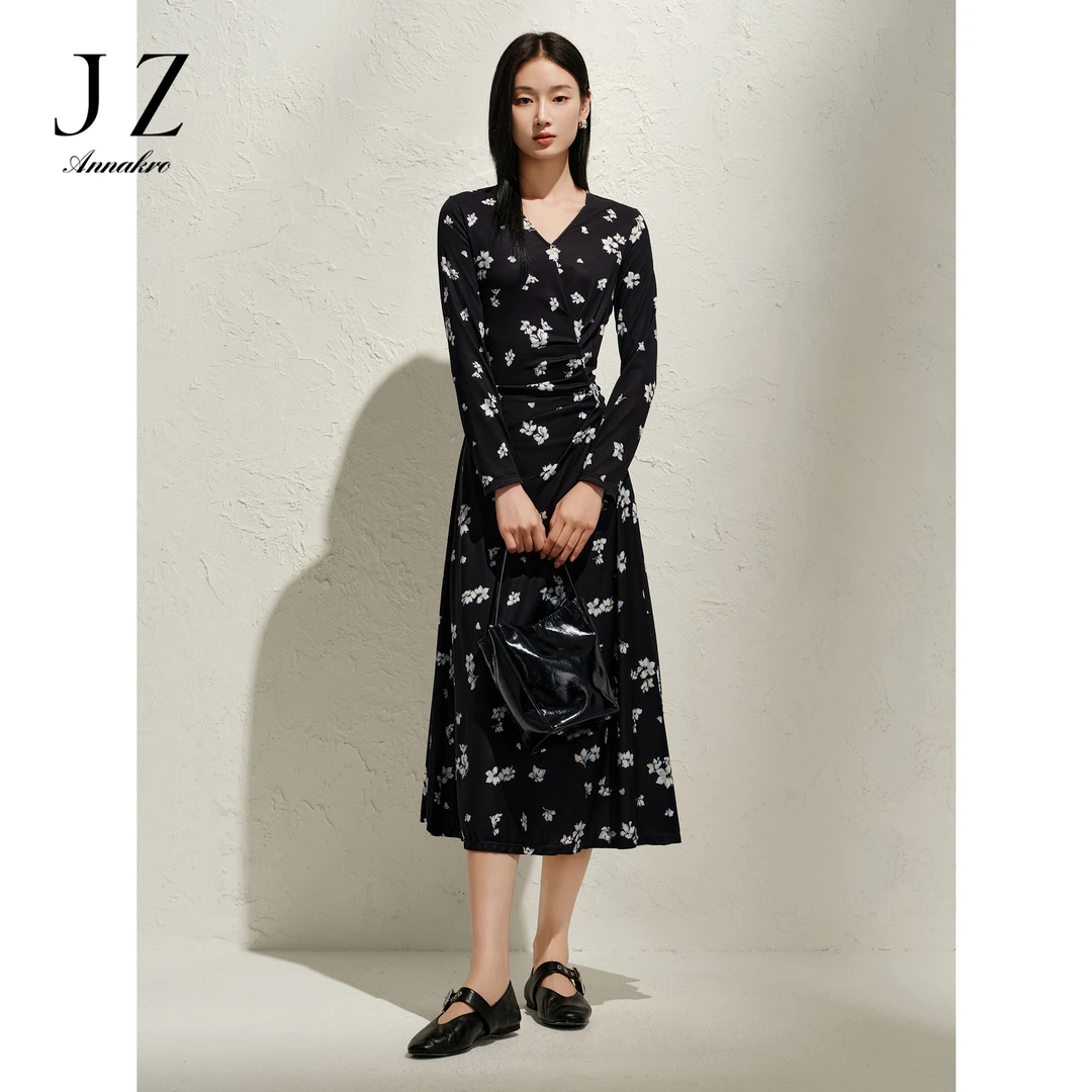 玖姿安娜蔻KWFC50032优雅风碎花抽褶V领针织印花连衣裙女2025春
