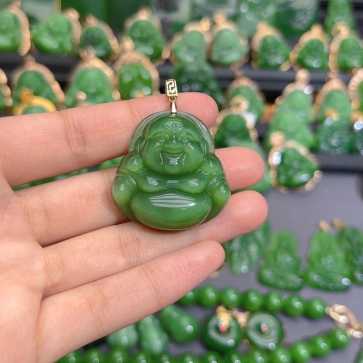 颈饰18K金镶嵌和田玉（碧玉）