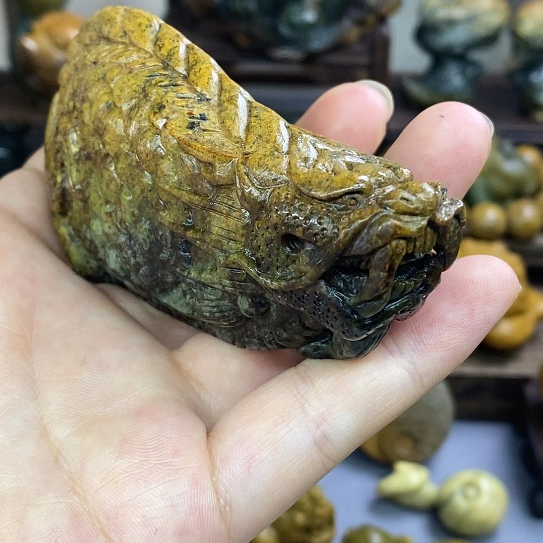 未镶嵌岫岩河磨玉（透闪石质玉）把件