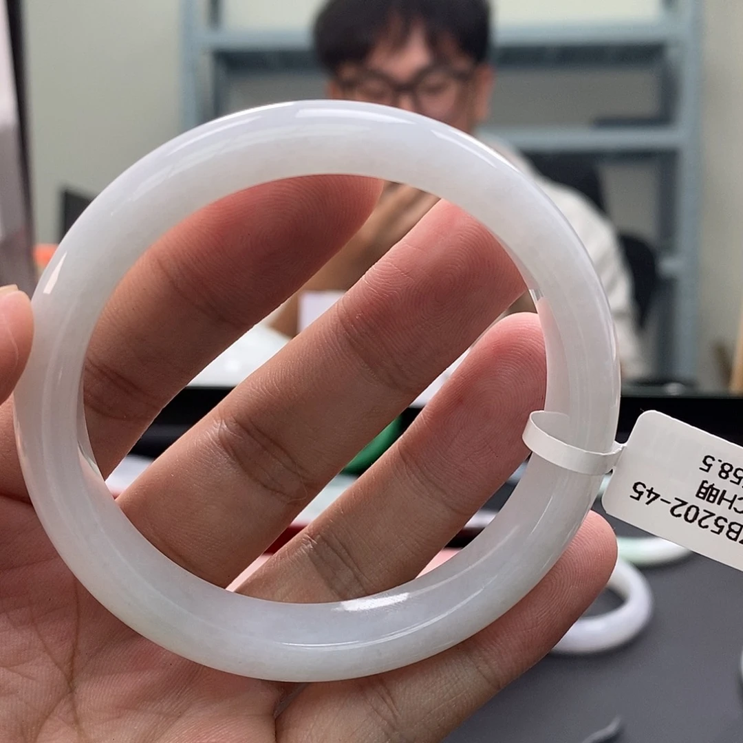 翡翠手镯未镶嵌手镯