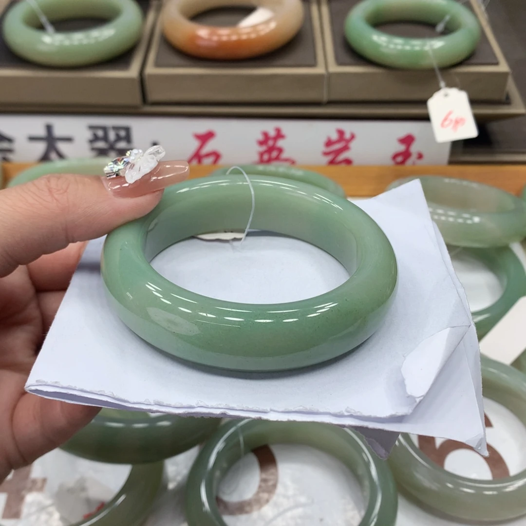 石英质玉未镶嵌手镯再**口