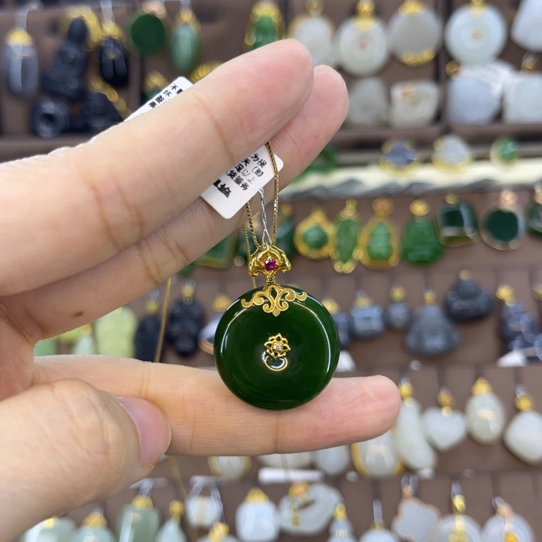 和田玉18K金镶嵌吊坠(赠链)
