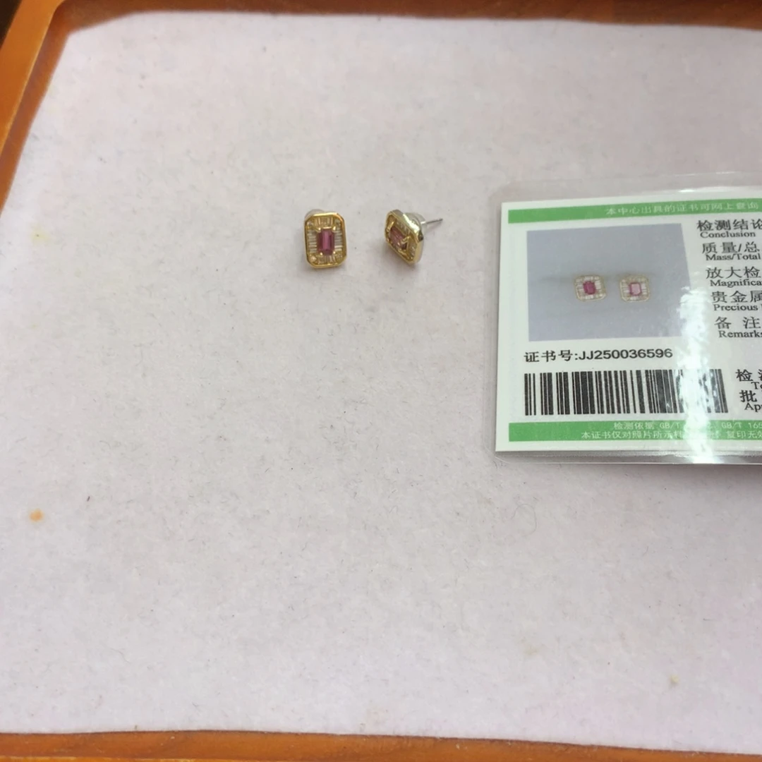 未镶嵌石英质玉耳钉
