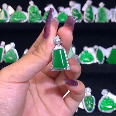 【闪购商品】颈饰银S925镶嵌翡翠天然翡翠