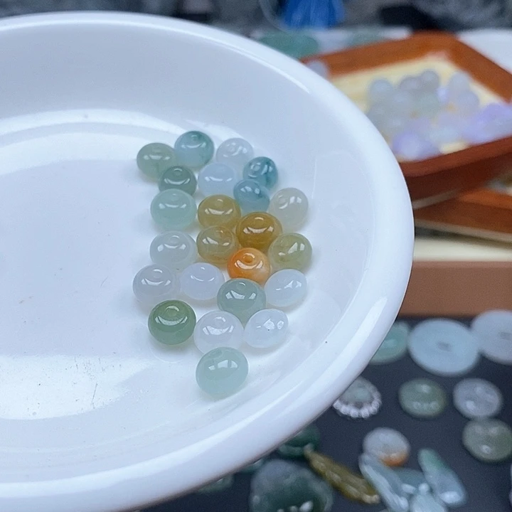 吊坠(不含链)未镶嵌翡翠一个40