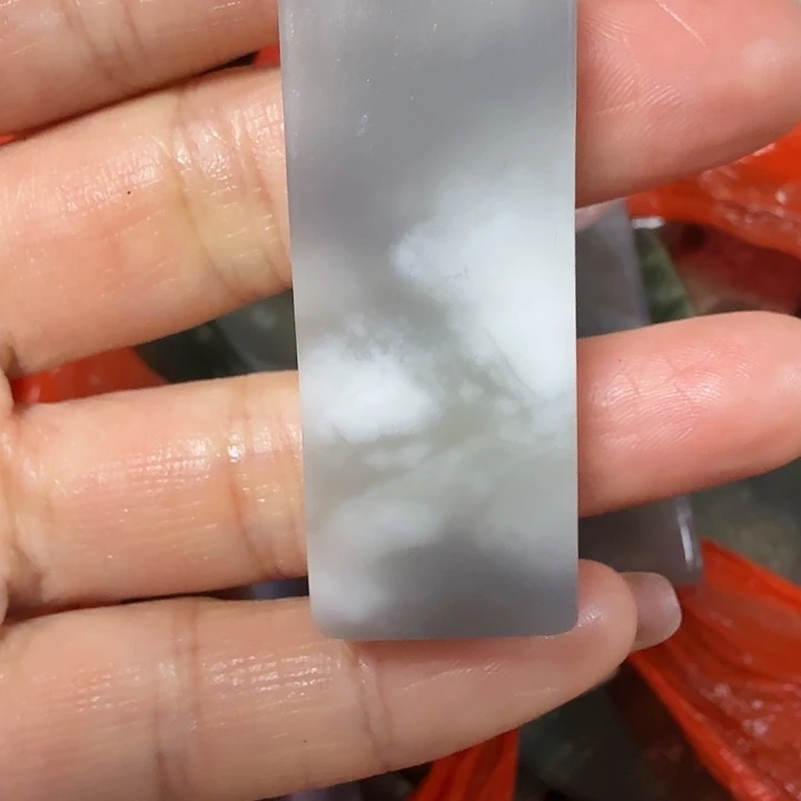 和田玉（糖玉）颈饰未镶嵌种****花紫色小牌