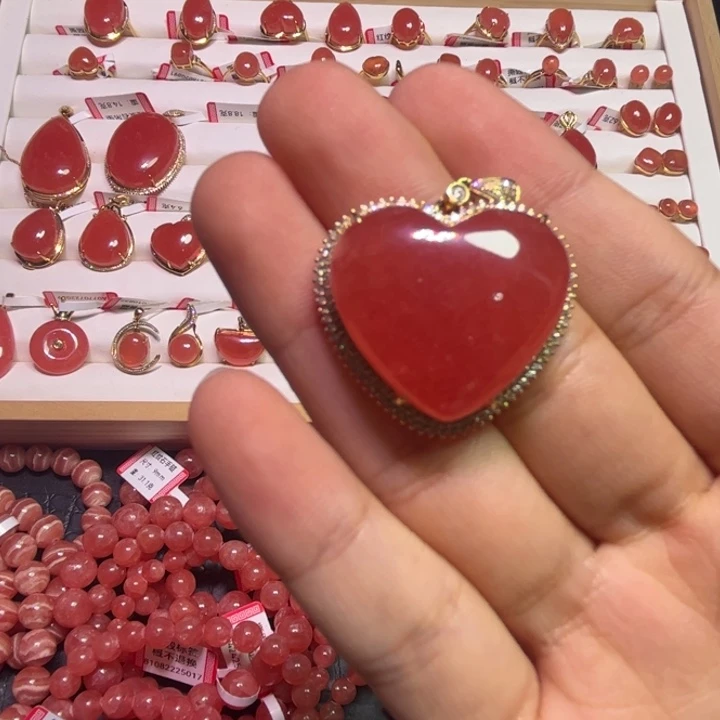 菱锰矿（红纹石）18K金镶嵌颈饰老矿大颗粒爱心吊坠11.78g