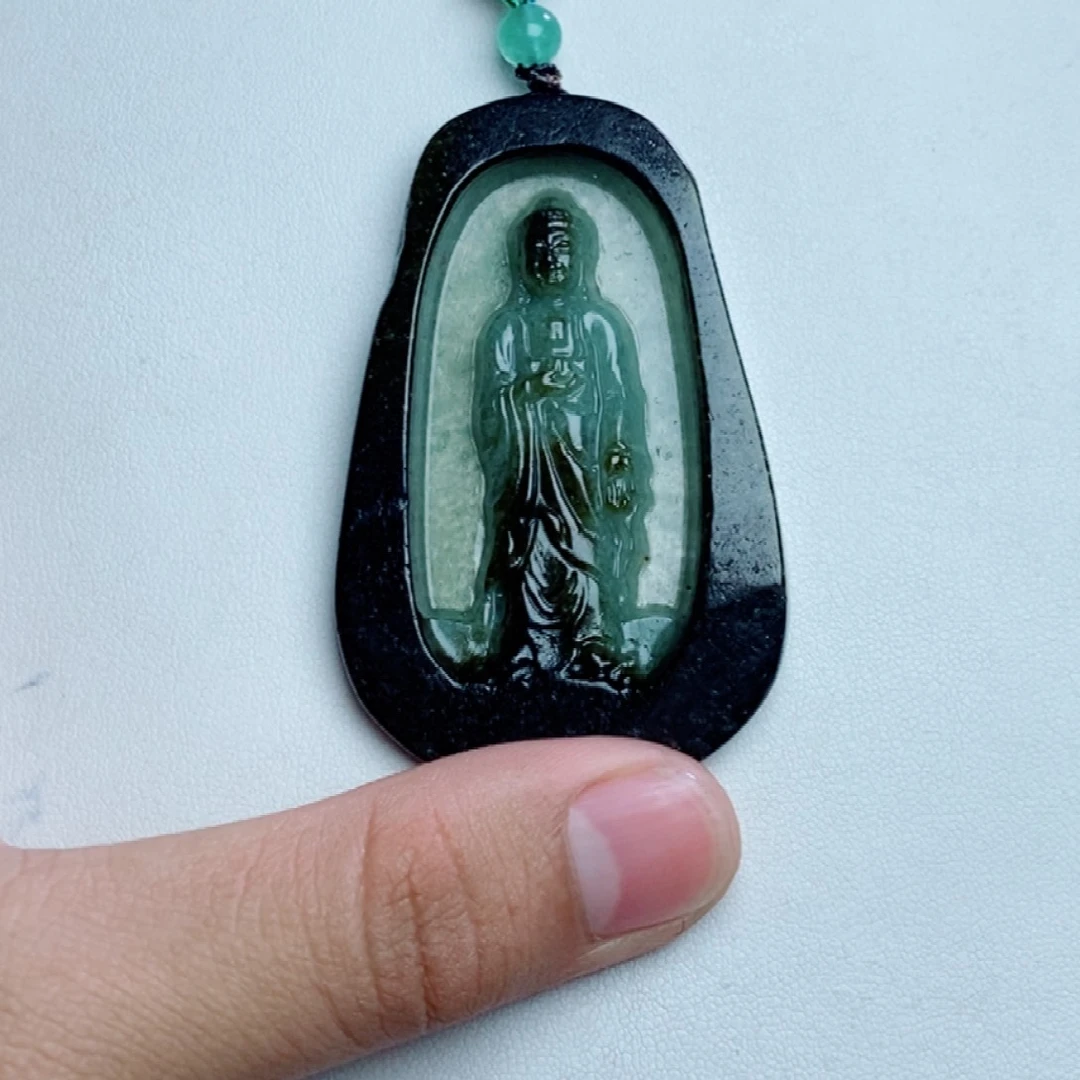 翡翠未镶嵌颈饰人物