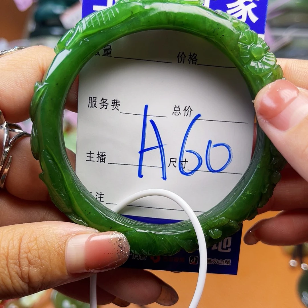 颈饰未镶嵌和田玉阿*