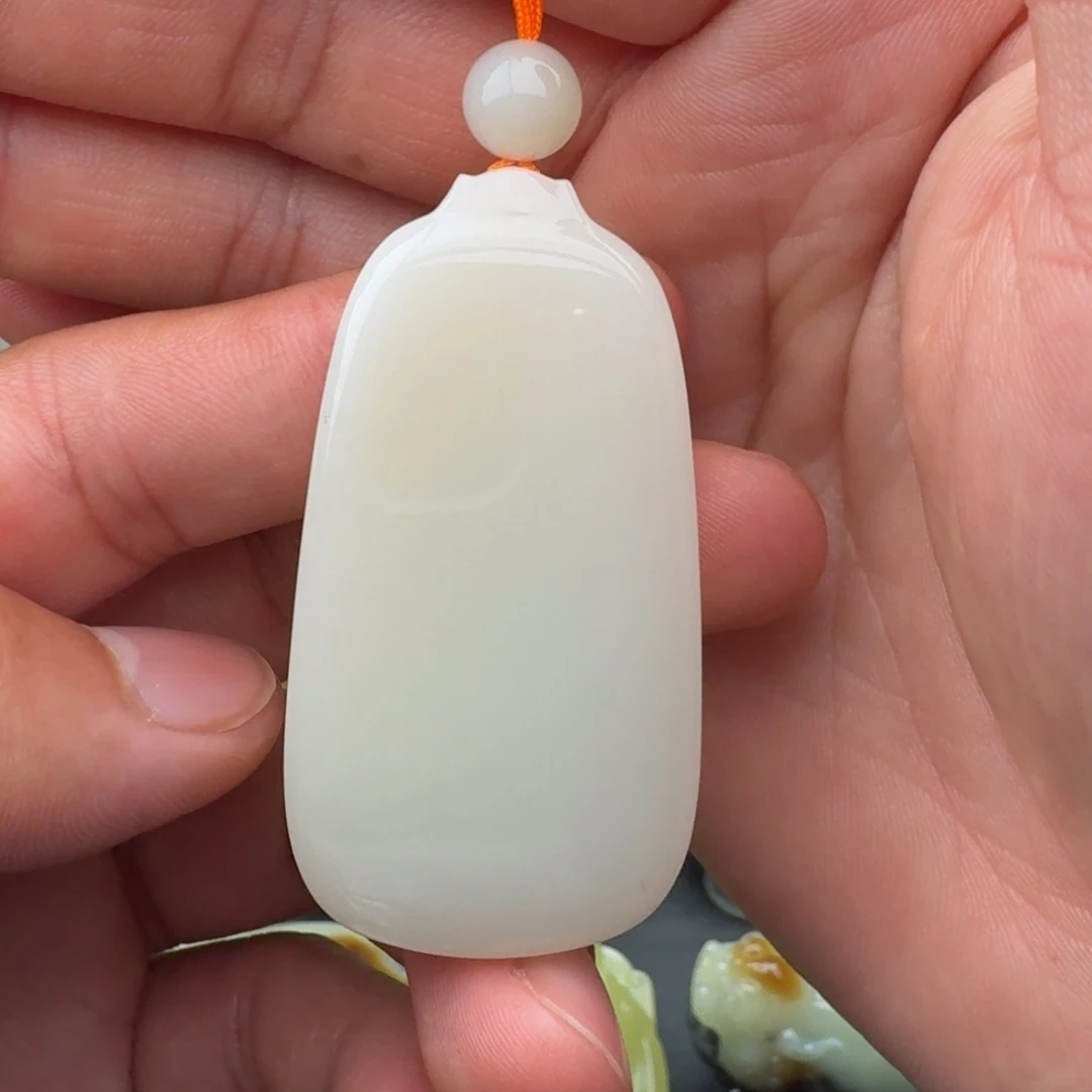 好****和田玉（糖玉）未镶嵌颈饰
