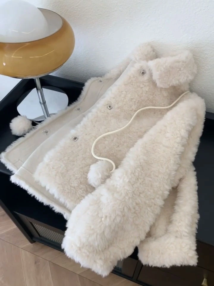 甜美减龄羊羔毛外套女秋冬2025新款高级感温柔风短款皮毛一体上衣