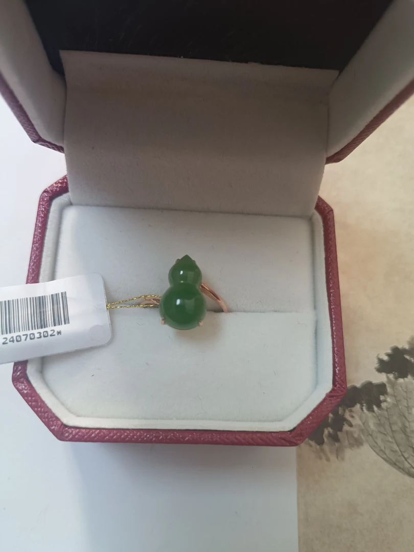 和田玉俄罗斯碧玉高色苹果绿18K金镶嵌戒指