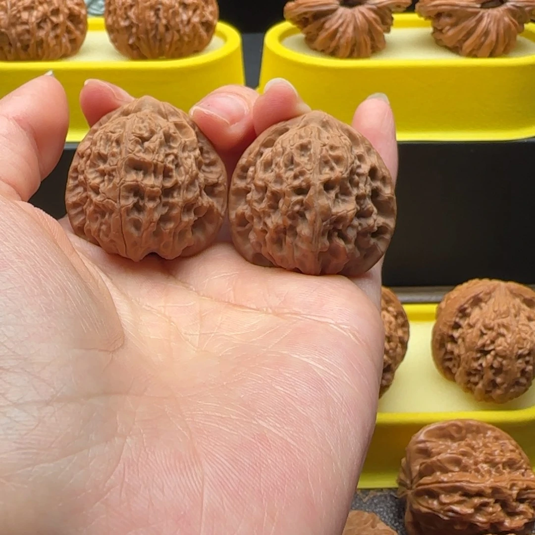 文玩核桃把件35金牛