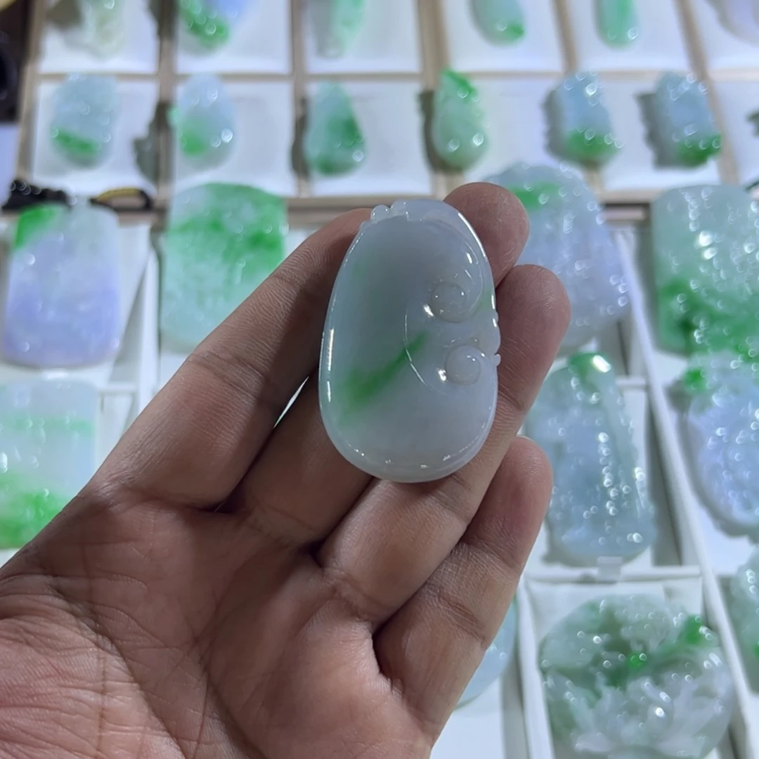 翡翠未镶嵌把件如意