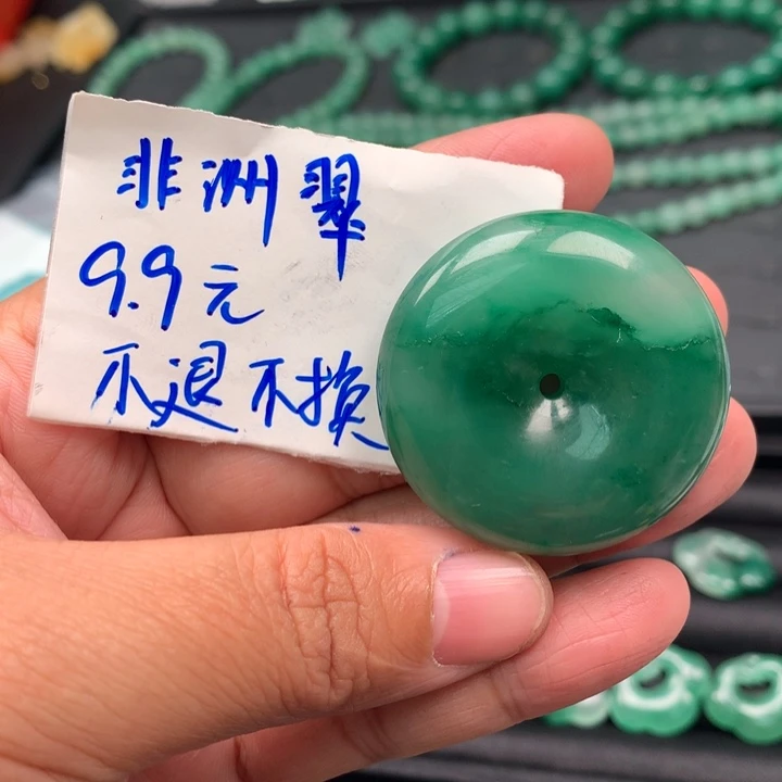 孤***独石英质玉未镶嵌颈饰