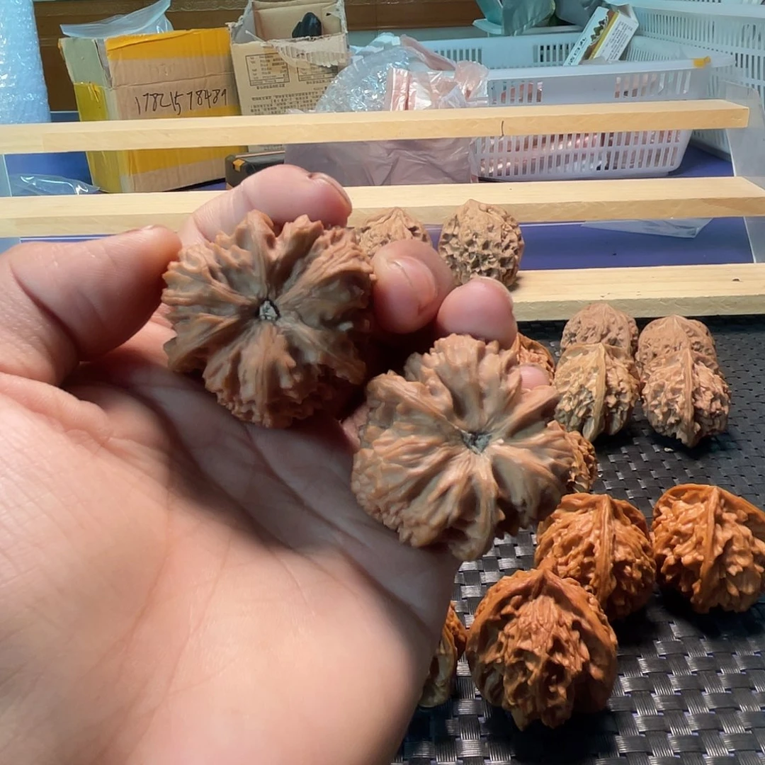 海***大把件文玩核桃文山三棱