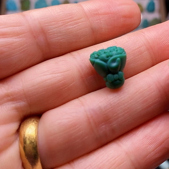 绿松石未镶嵌颈饰