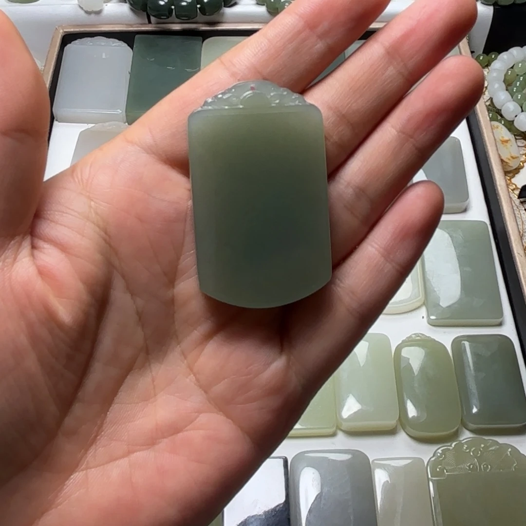 拙***生颈饰未镶嵌和田玉