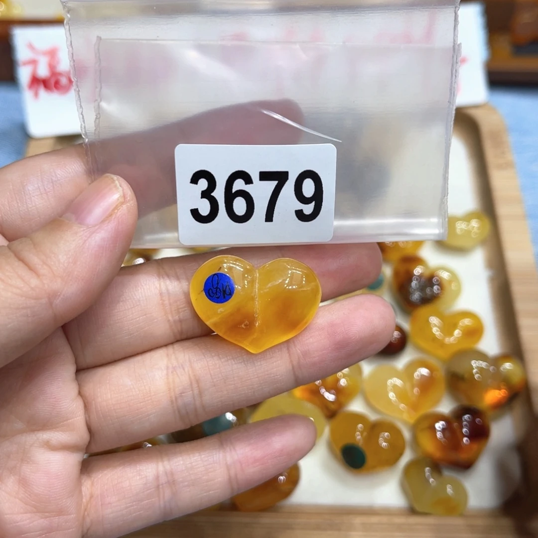 琥珀未镶嵌珠宝奇石