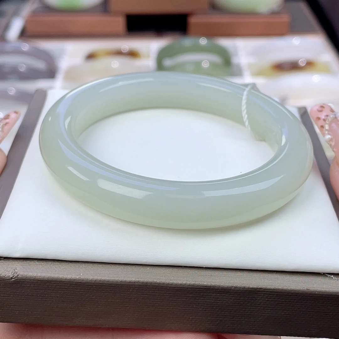 和田玉未镶嵌手镯（开口镯）