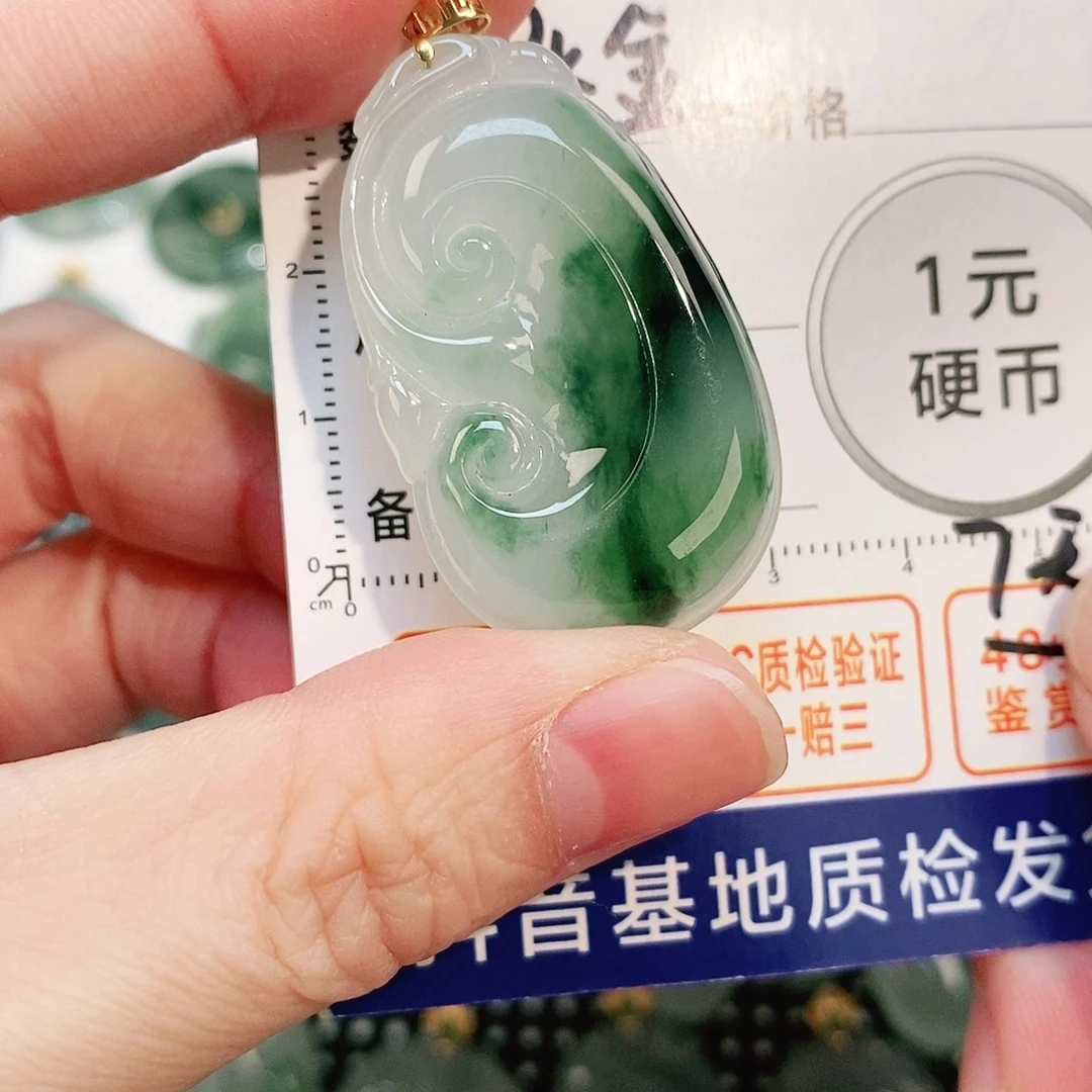 翡翠颈饰18K金镶嵌吊坠
