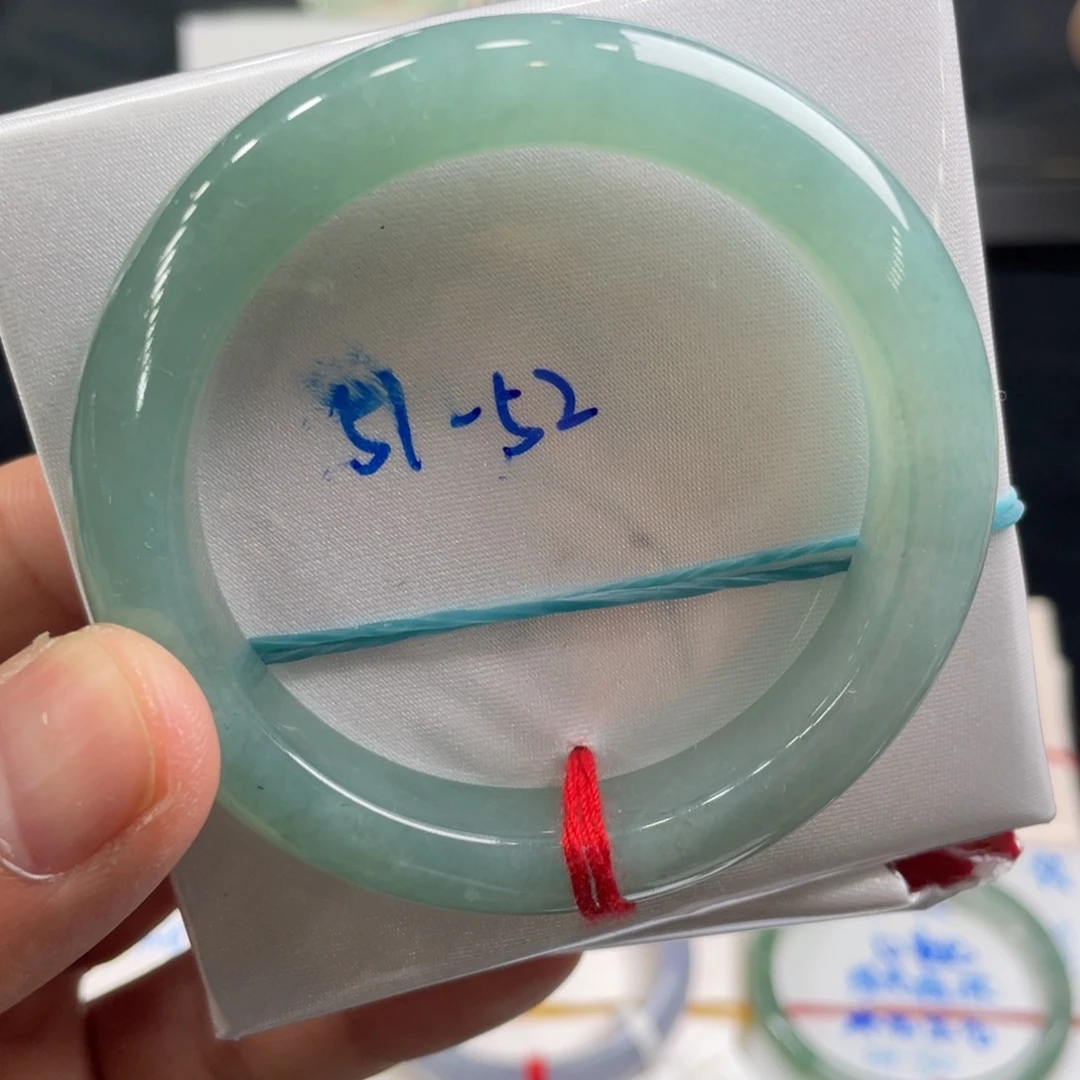 翡翠手镯未镶嵌翡翠手镯