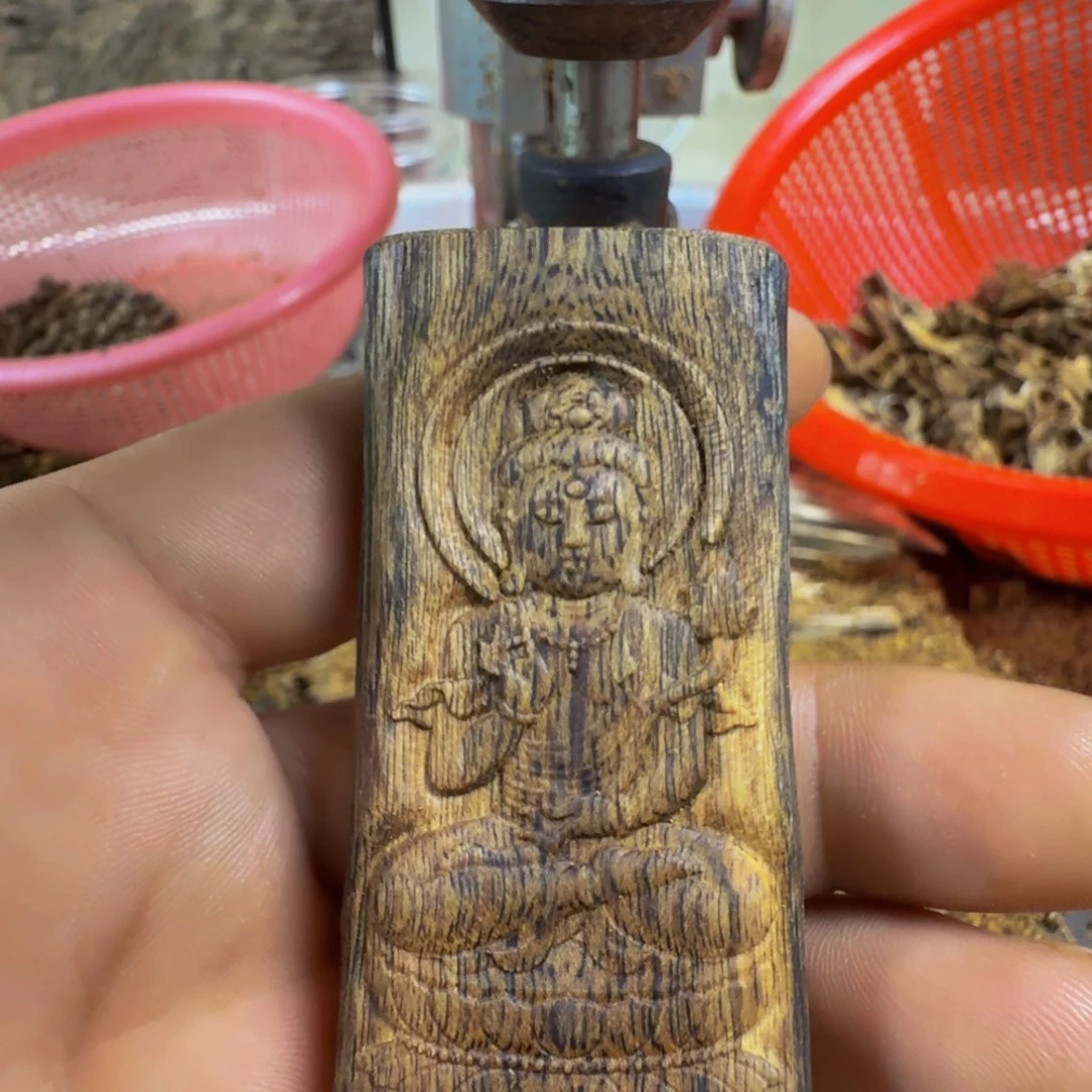 尚***吖沉香碎屑沉香海南乌身白奇大日如来树牌