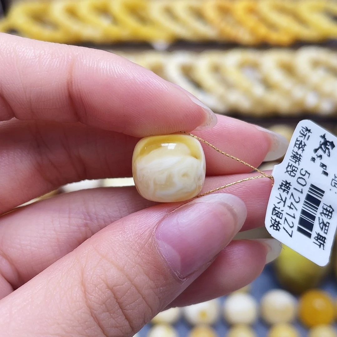 未镶嵌琥珀裸石13.4*12.1mm老型微瑕