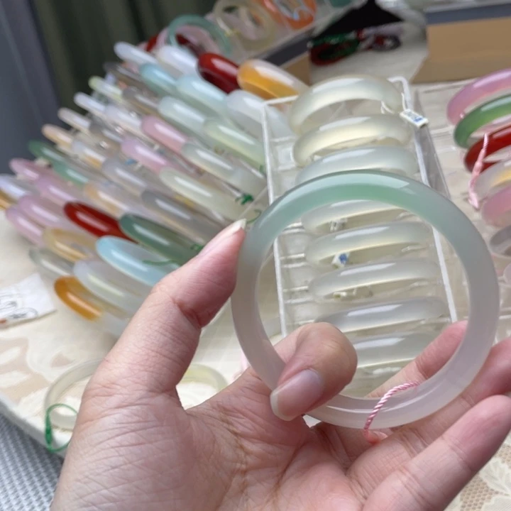 玛瑙/玉髓未镶嵌手镯56圈口