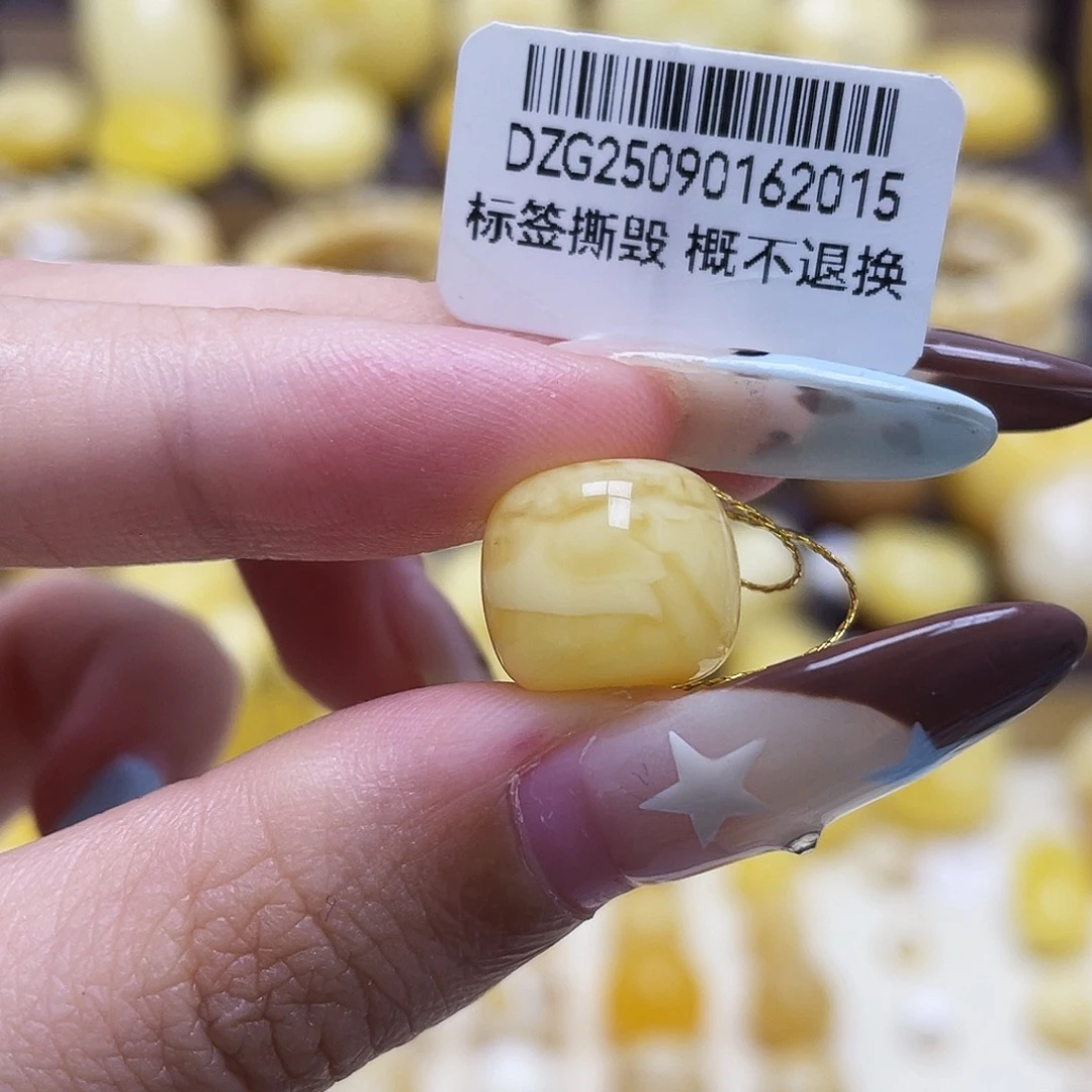 琥珀未镶嵌裸石12.3*10.4mm妖花老型瑕