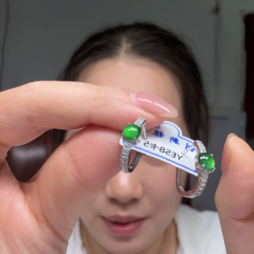 翡翠未镶嵌吊坠(不含链)耳包