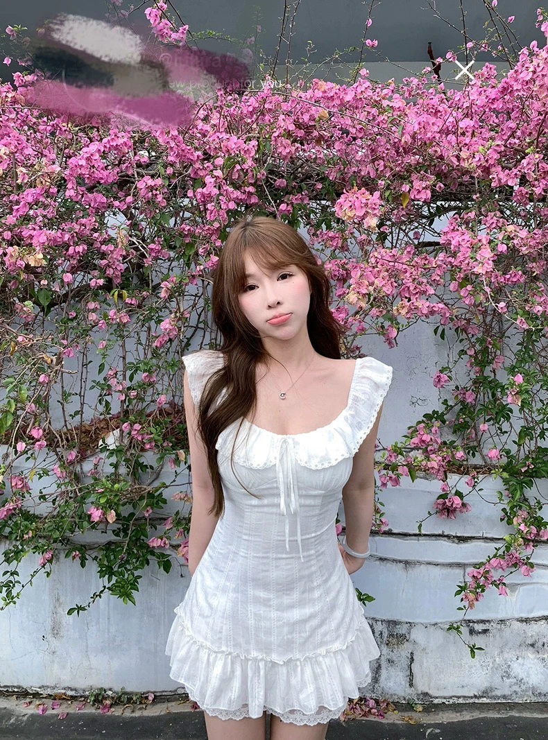Lukira【绝美小白花】荷叶边小飞袖连衣裙女夏白色法式短款短裙子