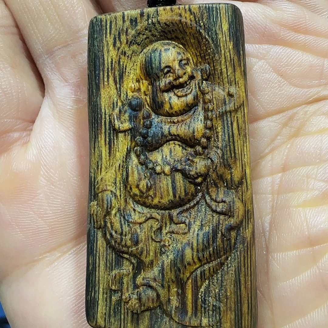 沉香碎屑沉香海南白奇乌身佛公带绳9.6克