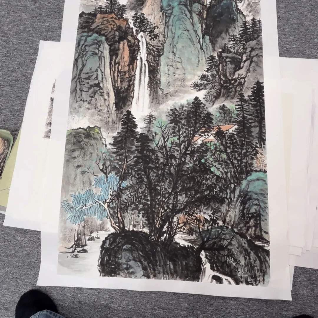 用***5国画绘画作品多次参加全国