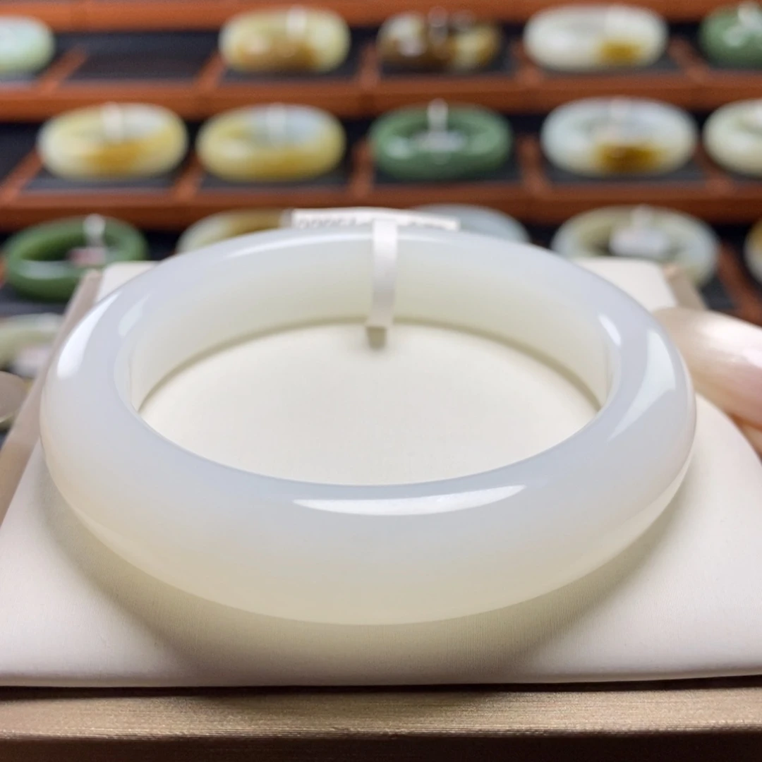 和田玉（白玉）手镯未镶嵌55圈