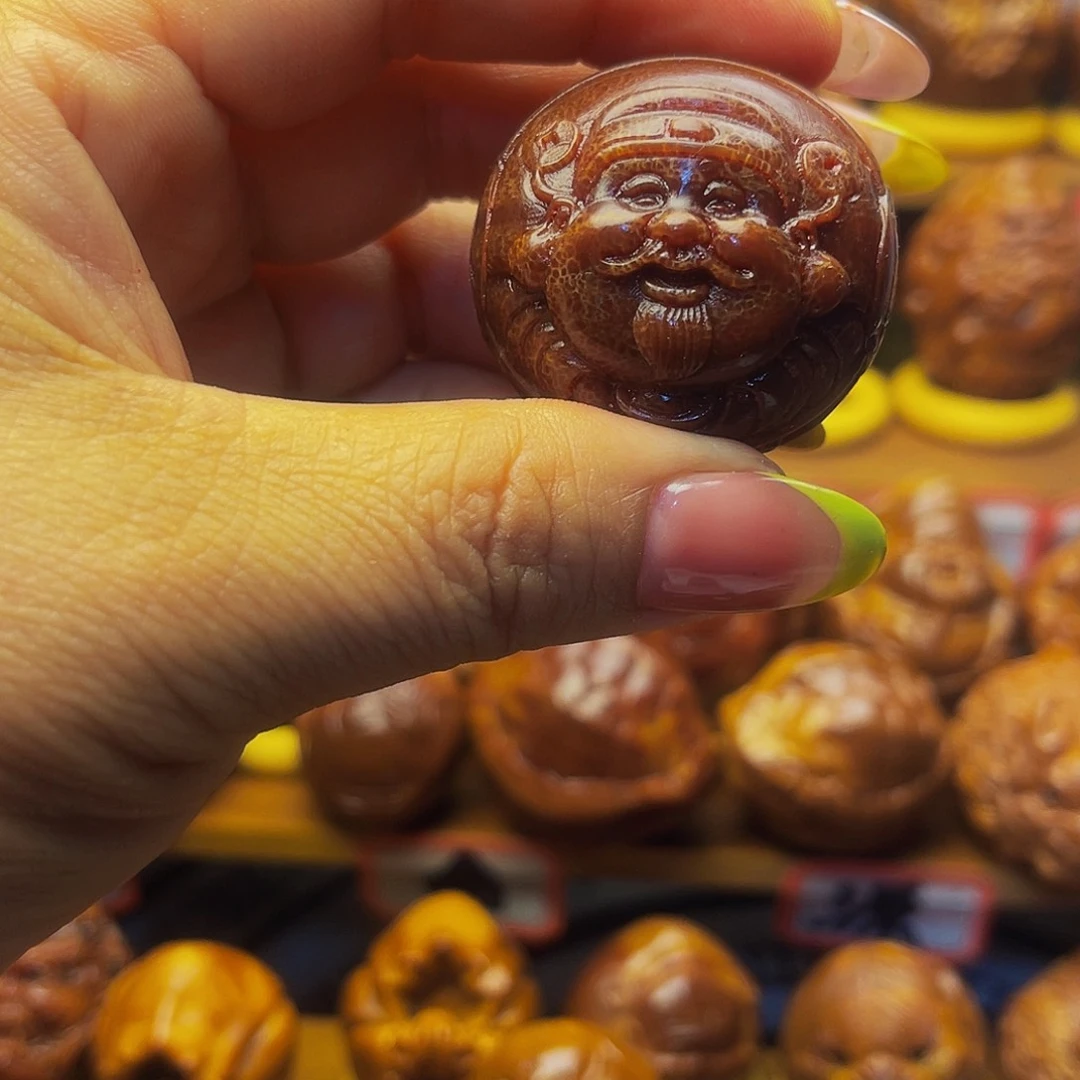 橄榄核吊坠横财迷红色把一个