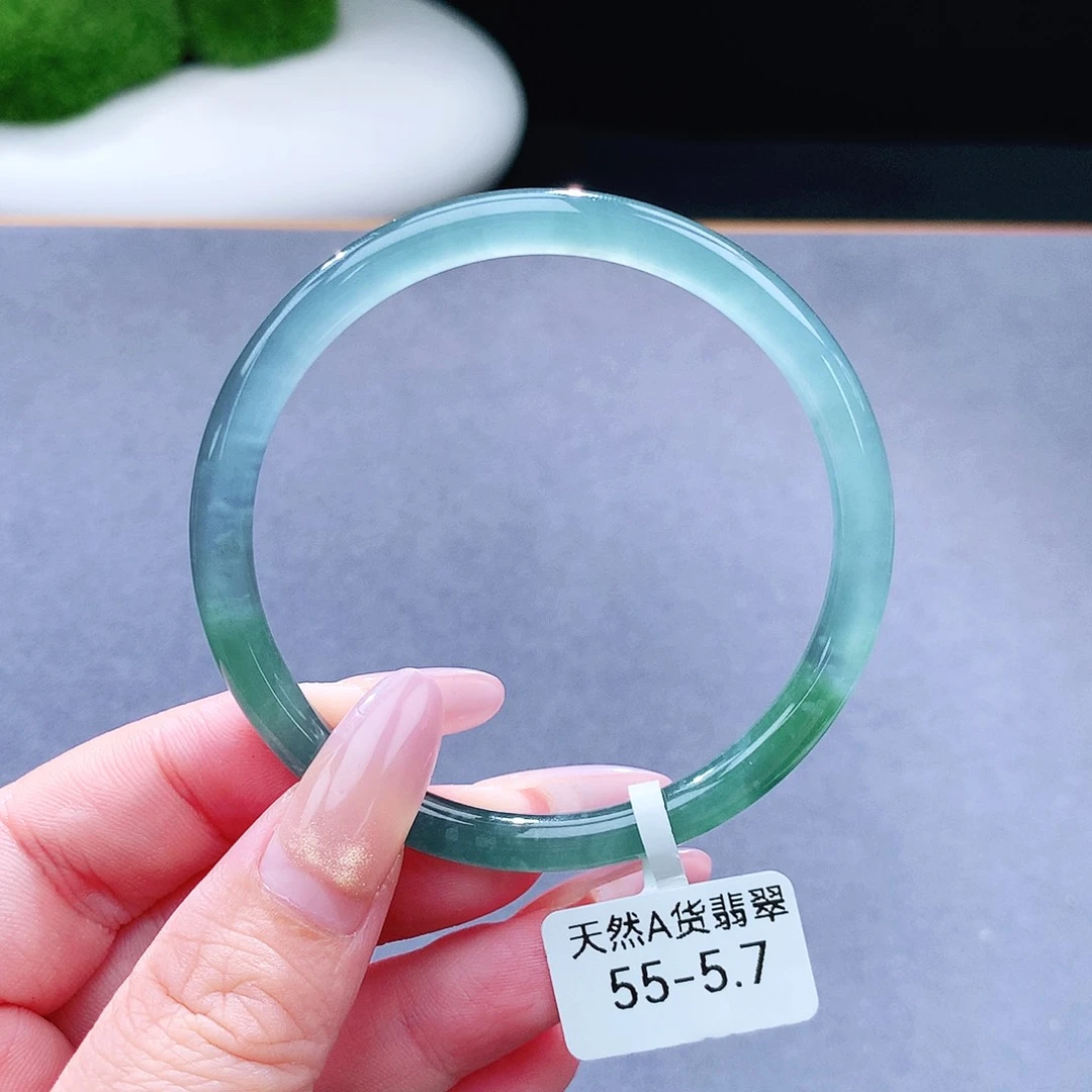 未镶嵌手镯（圆镯）翡翠