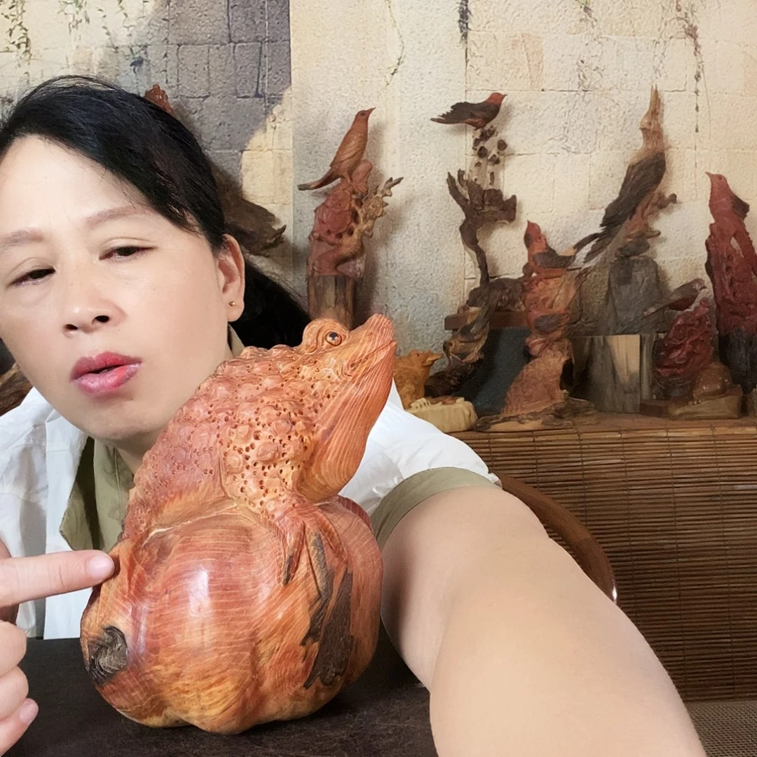 林***友松木琥珀木随行巧雕的