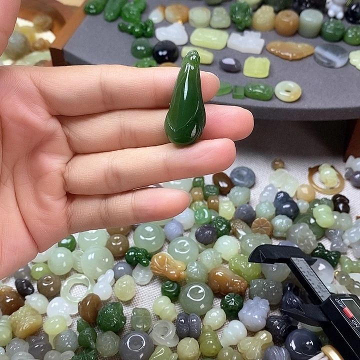 未镶嵌和田玉挂件玉兰花