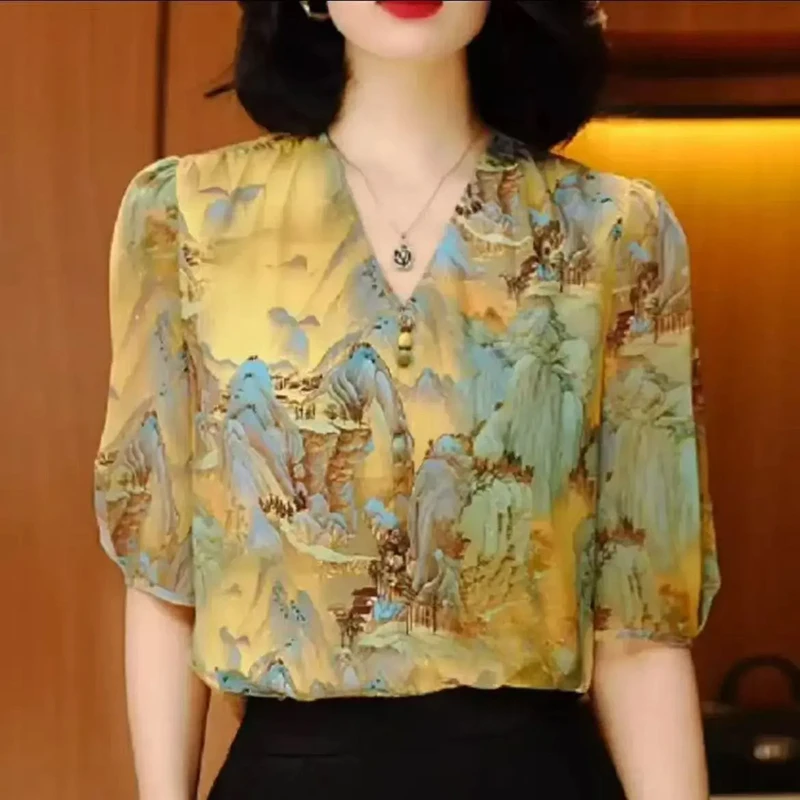 时尚大码夏季2025新款V领小衫衬衫中年妈妈洋气显瘦五分袖上衣女