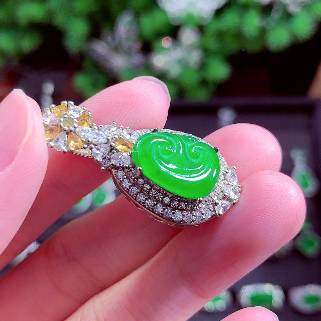 颈饰未镶嵌翡翠天然