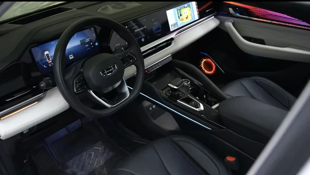 21-25款吉利星越L银色/钢琴黑饰板动态幻彩氛围灯帕萨特氛围灯