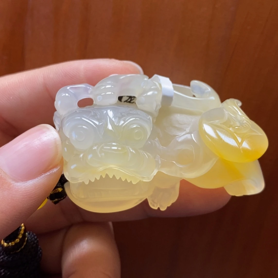 叫***】石英质玉（黄龙玉）未镶嵌颈饰
