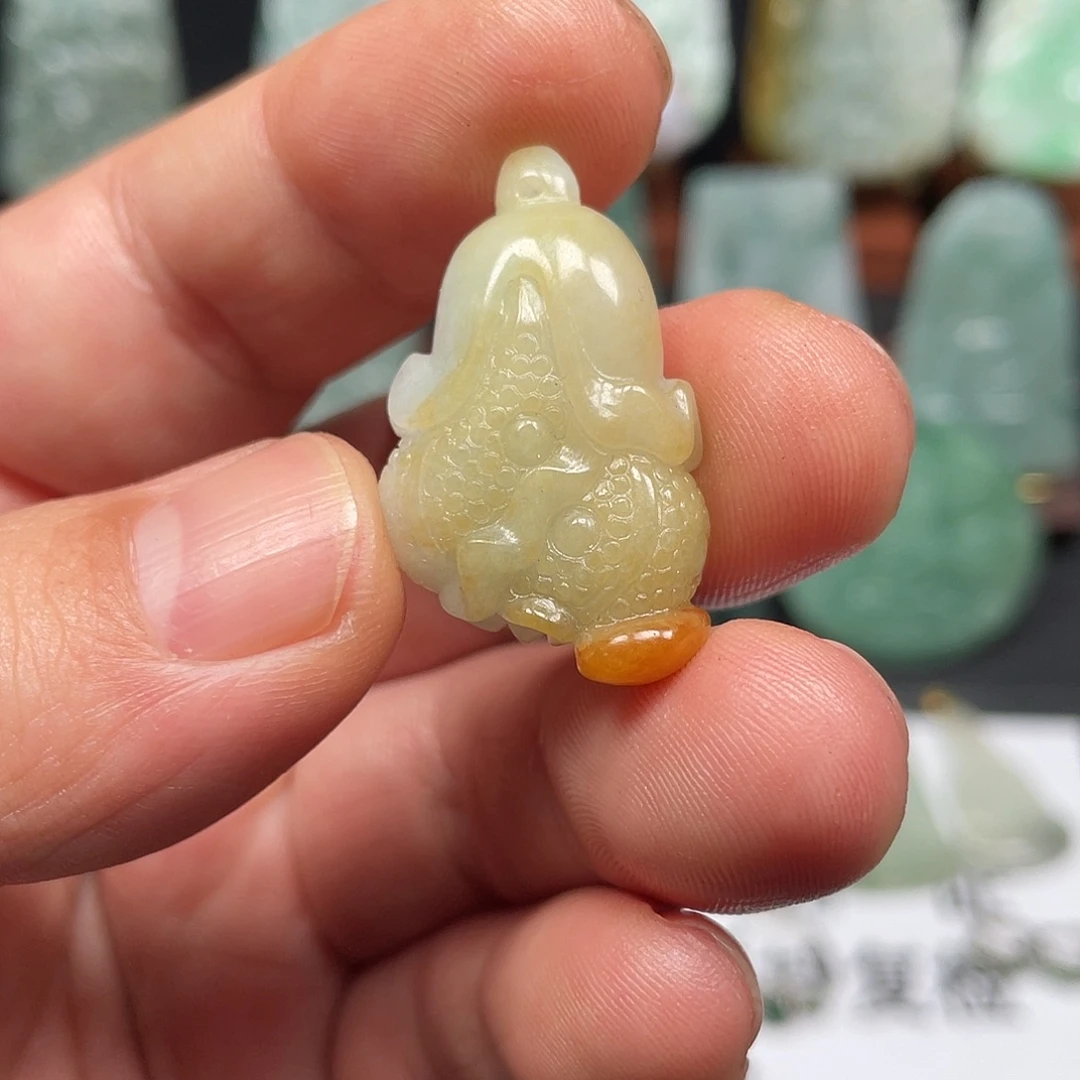 翡翠未镶嵌颈饰白菜