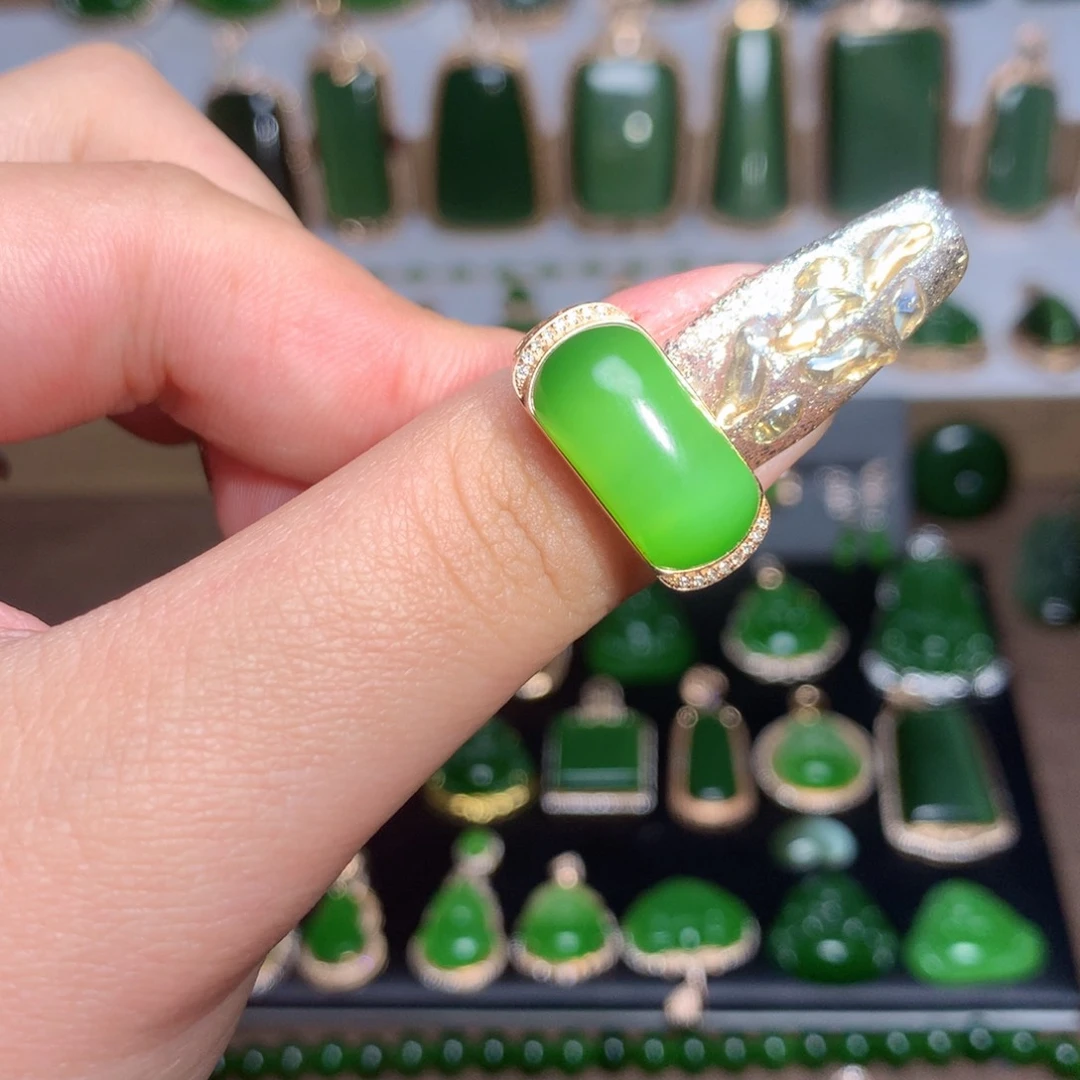 和田玉（碧玉）戒指18K金镶嵌